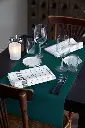 serviettes-towel-napkin-38x54-cm-250pcs-grises-foncees-ambiance.webp