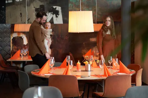 serviettes-airlaid-bio-dunisoft-40x40-cm-360pcs-sun-orange-ambiance.webp