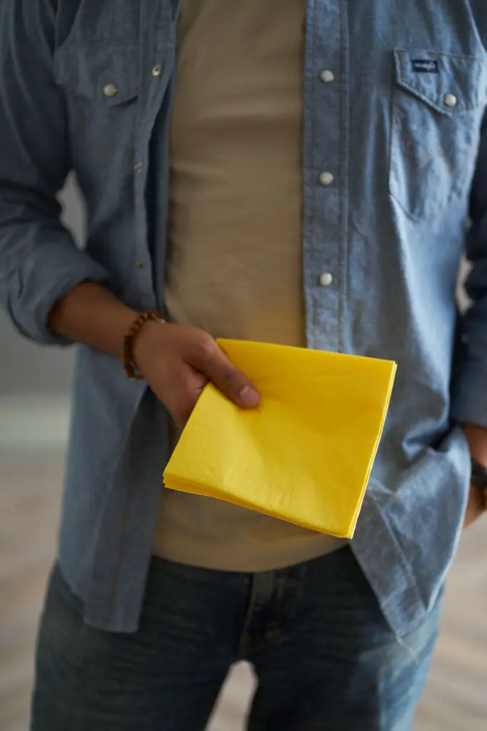 serviettes-ouate-40x40cm-3-plis-1000pcs-jaune-handed.webp