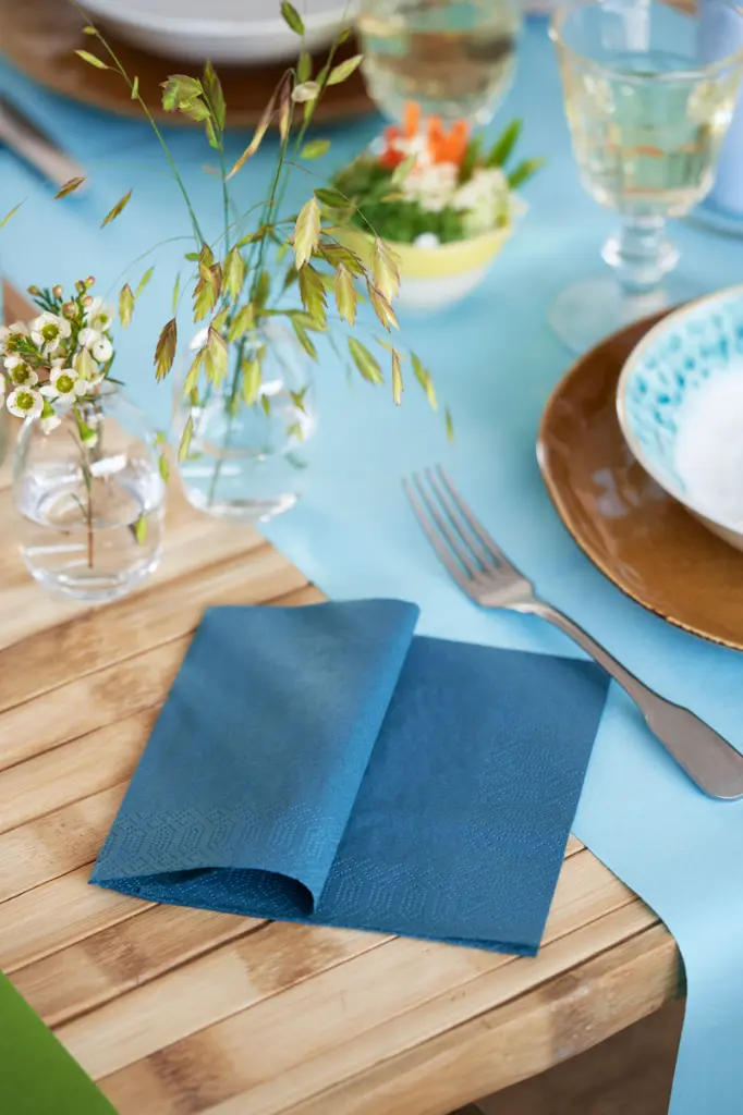 serviettes-ouate-40x40cm-3-plis-1000pcs-bleu-ocean-details.webp